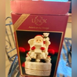 New in box Lenox Winters Wonder Musical keepsake box